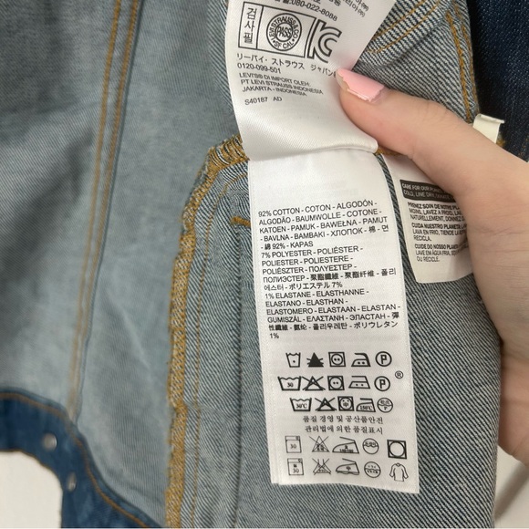 Levi’s Medium Wash Denim Jacket - Picture 5 of 6